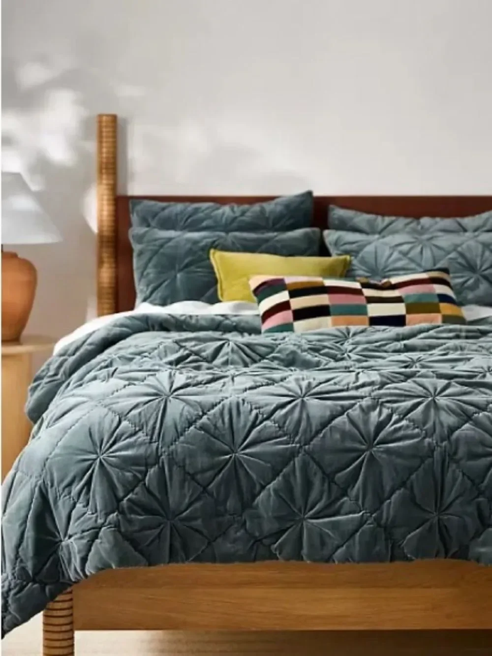 New Anthropologie Trova Velvet Quilt Size Queen
